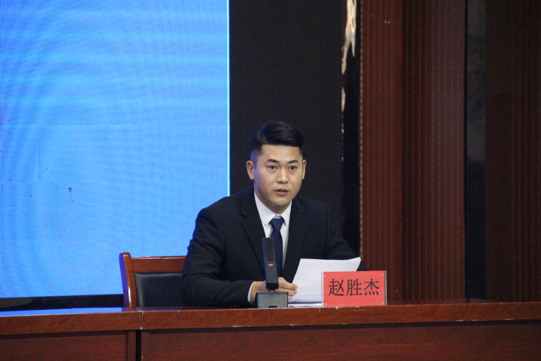 1215359409.jpg